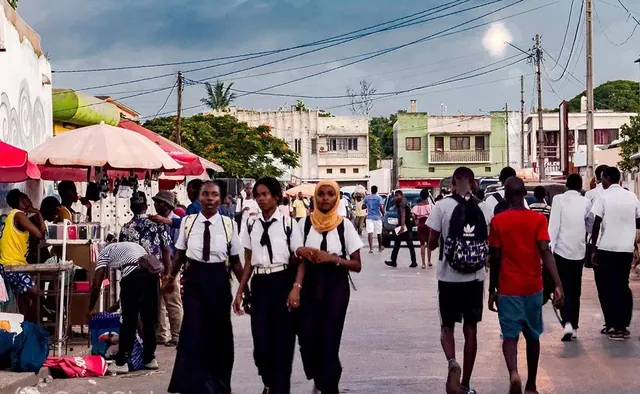 Street life in Inhambane